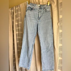 Abercrombie Curve Love Ultra High Rise Ankle Straight Jeans | 29/8 L |